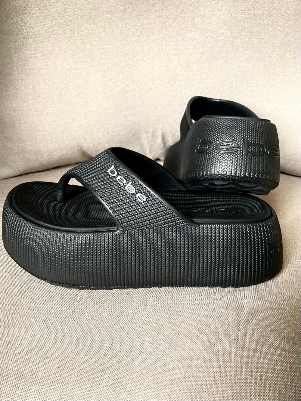 Bebe Chunky Platform Flip Flops Black Y2K Foam Sandals Size 8 - Picture 8 of 9